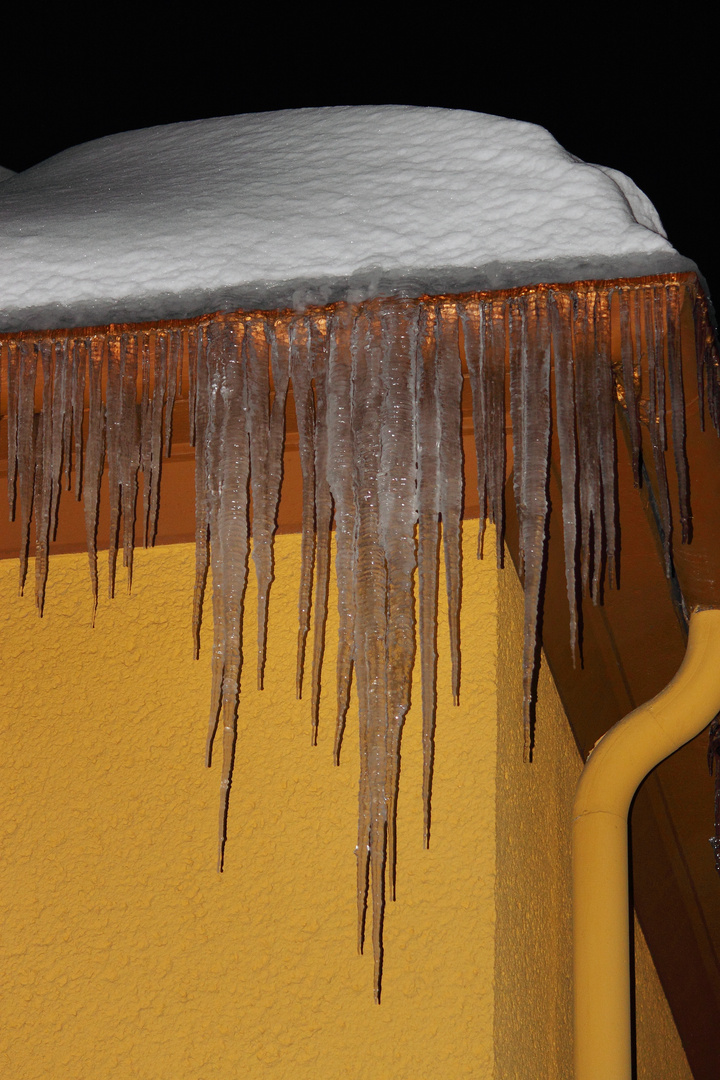 Eiszapfen schön aber gefährlich