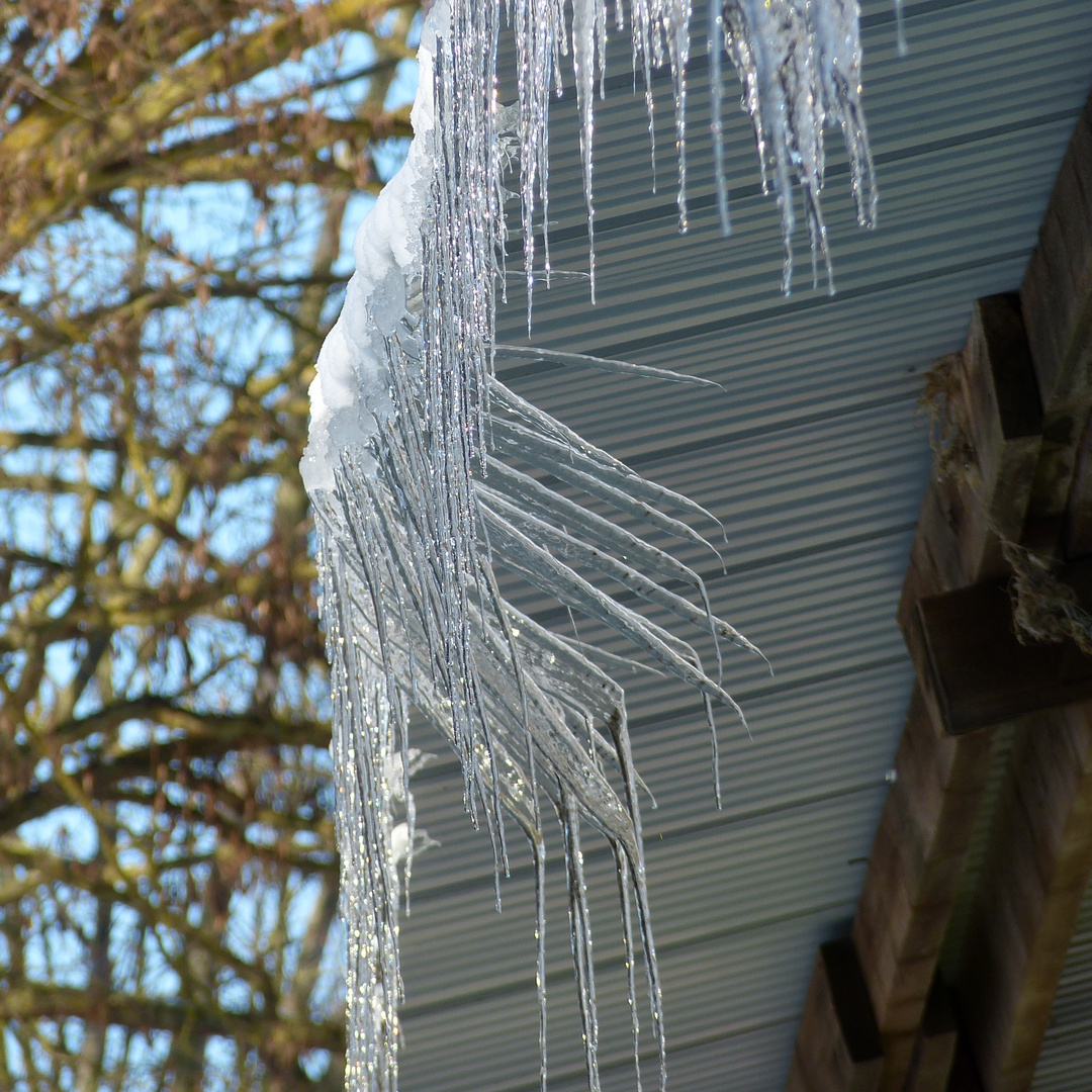 Eiszapfen um die Ecke