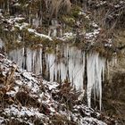 Eiszapfen und ein wenig Schnee