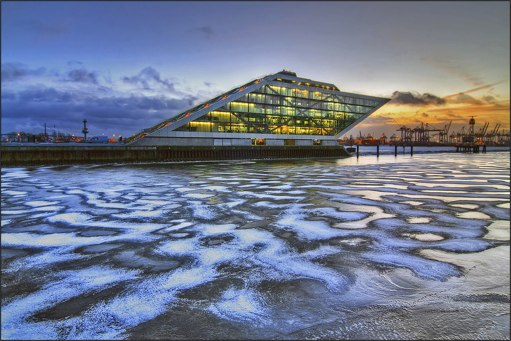 * Eiszeit am Dockland *