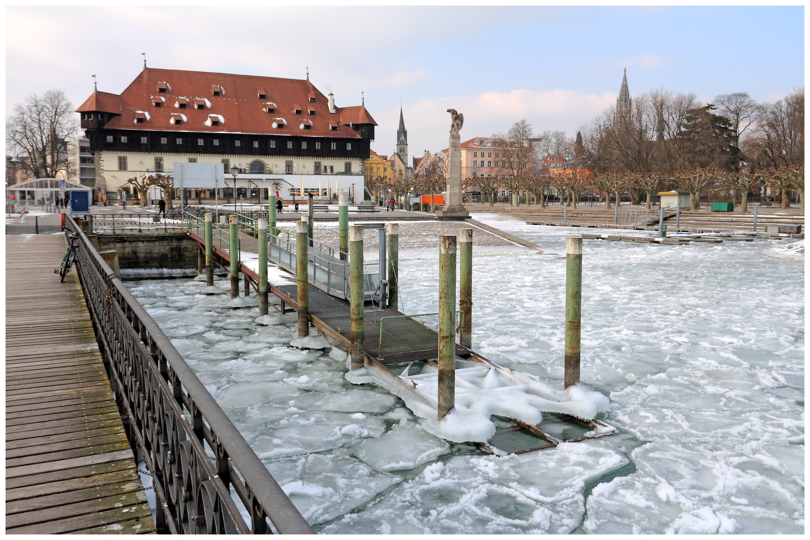 Eiszeit am Konstanzer Hafen