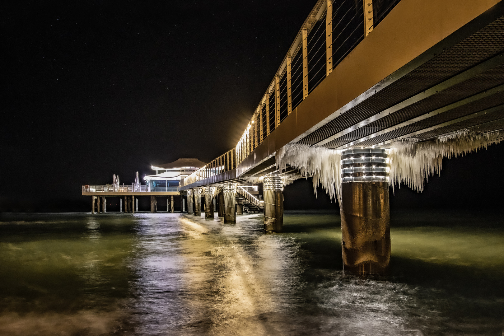 Eiszeit an der Teehaus-Brücke