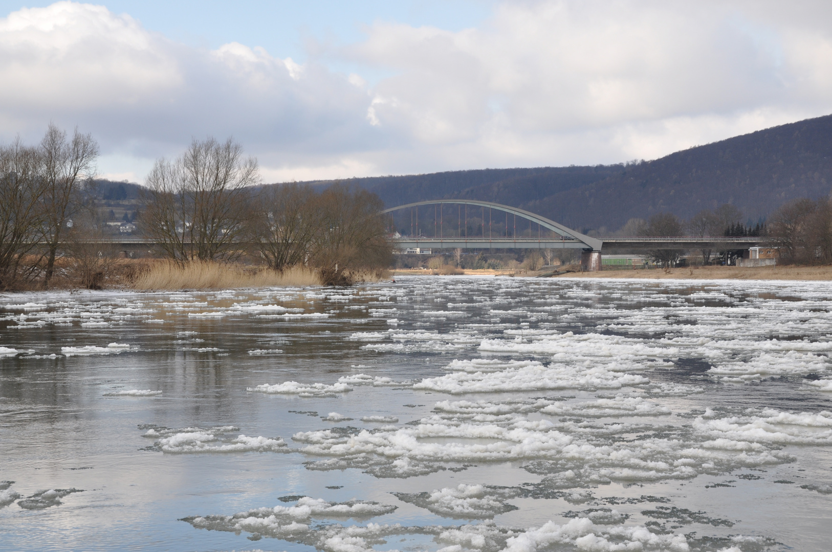 Eiszeit auf der Weser bei Holzminden I