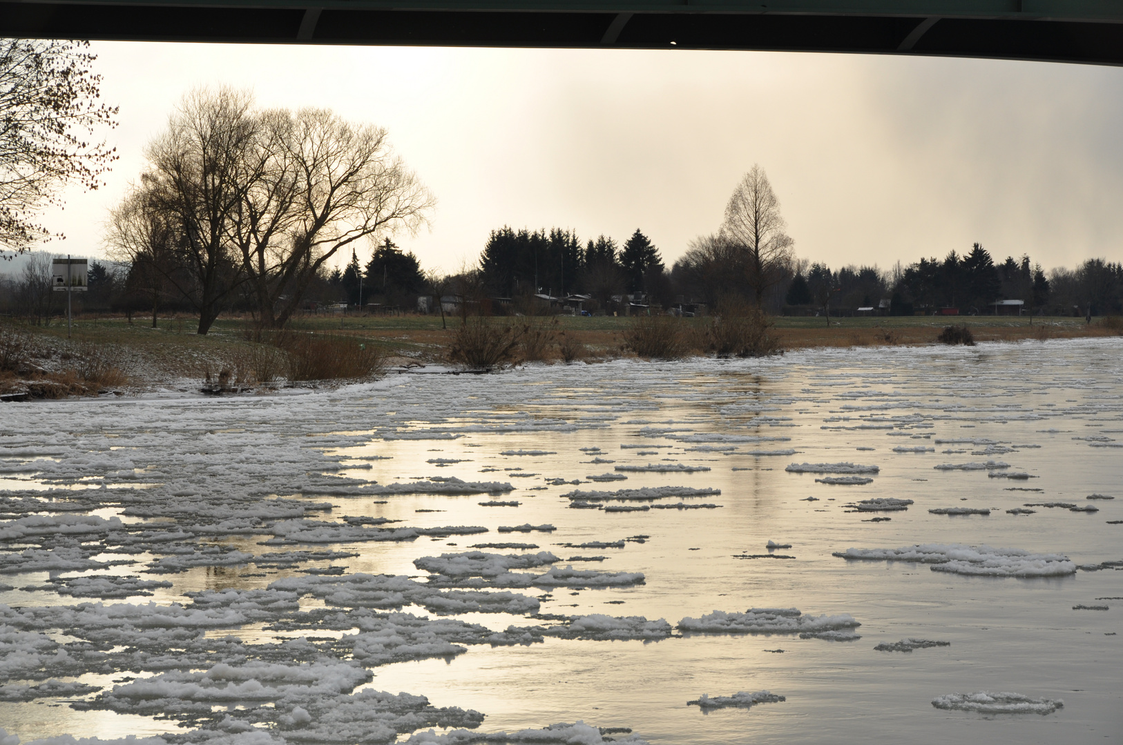 Eiszeit auf der Weser bei Holzminden II