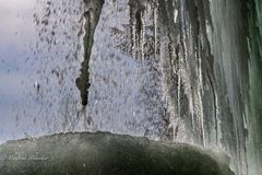 Eiszeit beim Wasserfall ...