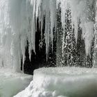 Eiszeit beim Wasserfall ...