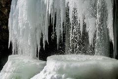 Eiszeit beim Wasserfall ...