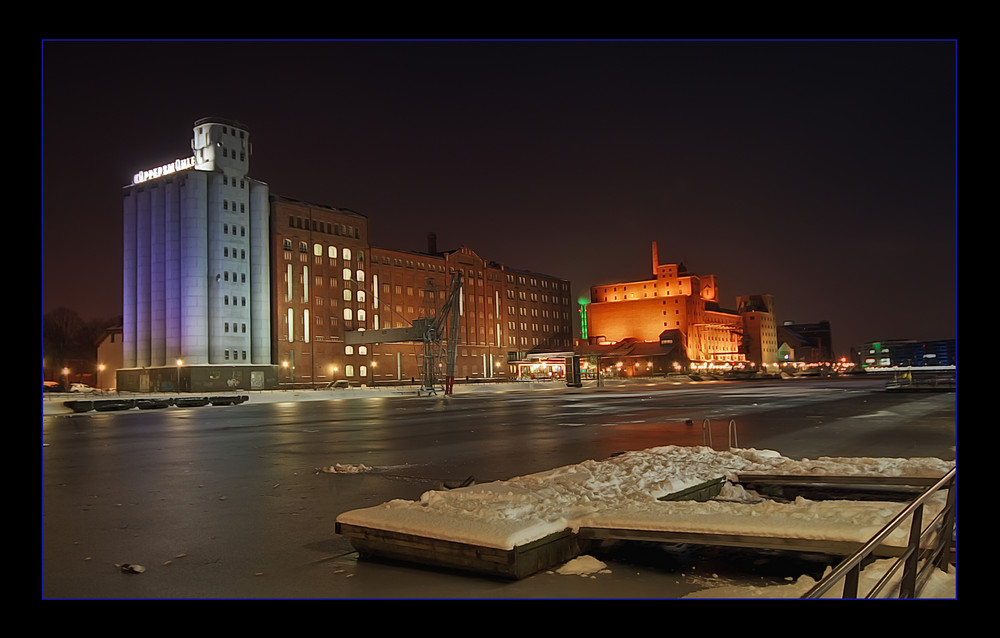 Eiszeit im Innenhafen Duisburg