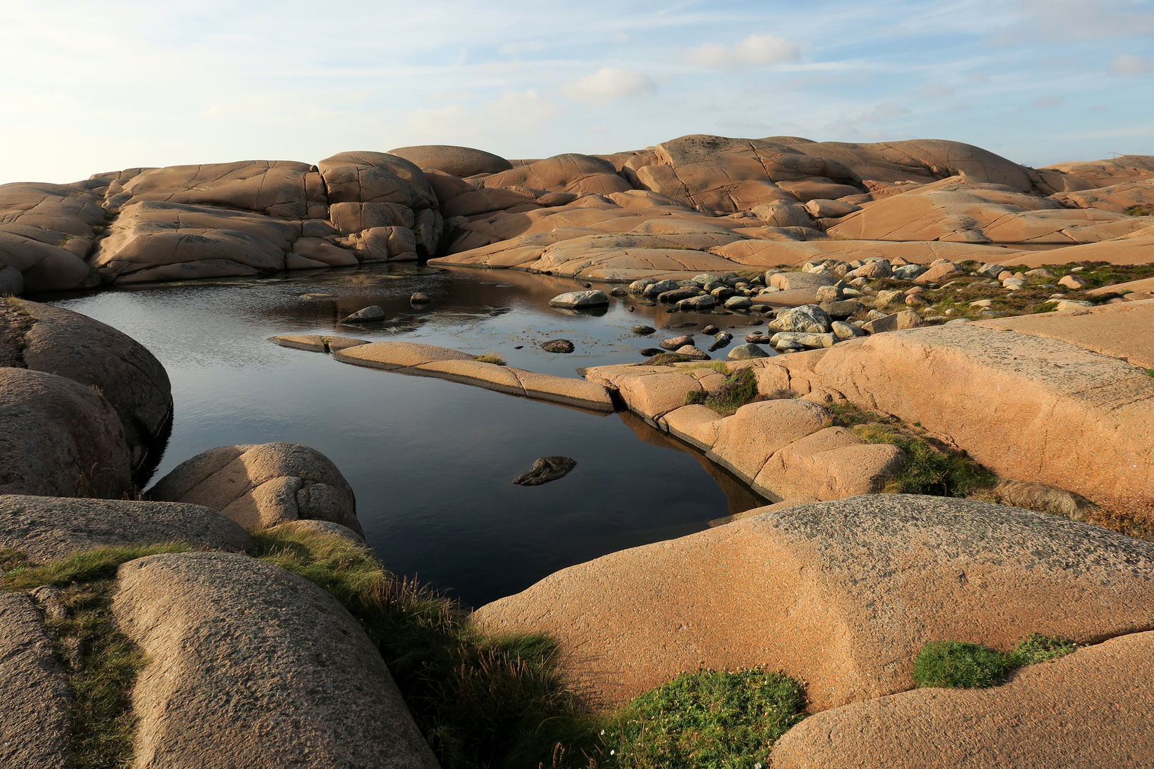 Eiszeitlich geprägte Küstenlandschaft an Schwedens Westküste