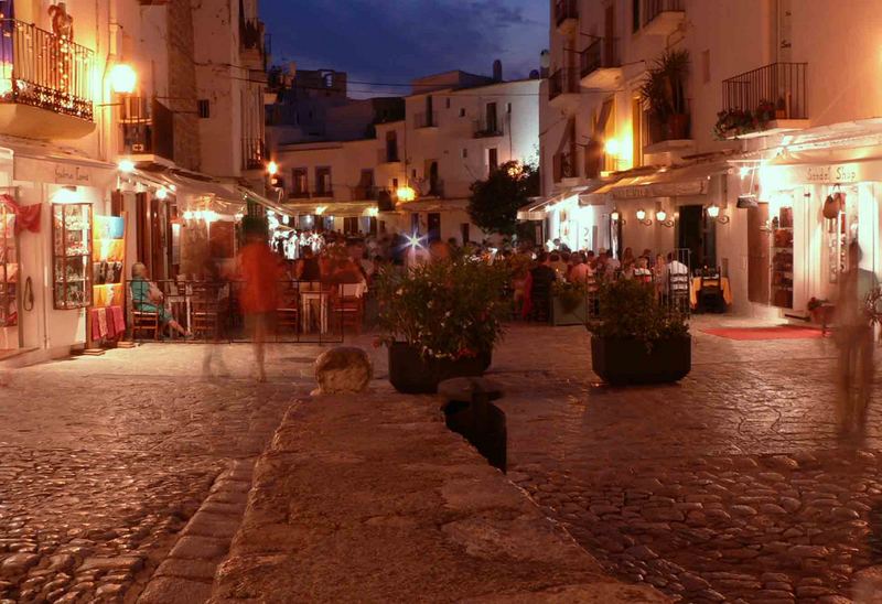 Eivissa Altstadt bei nacht