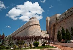 Eivissa / Ibiza : das Stadttor Portals Nous (2)