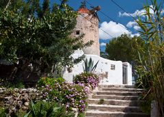 Eivissa / Ibiza : Verfallene Windmühle auf dem Puig des Molins