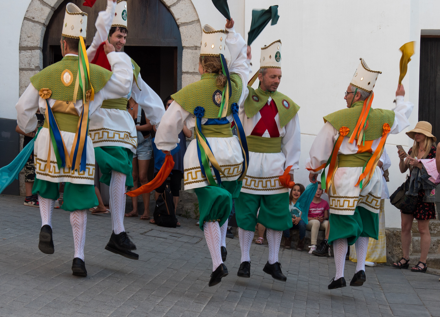 Eivissa Medieval - Fast alle Tänzer in der Luft