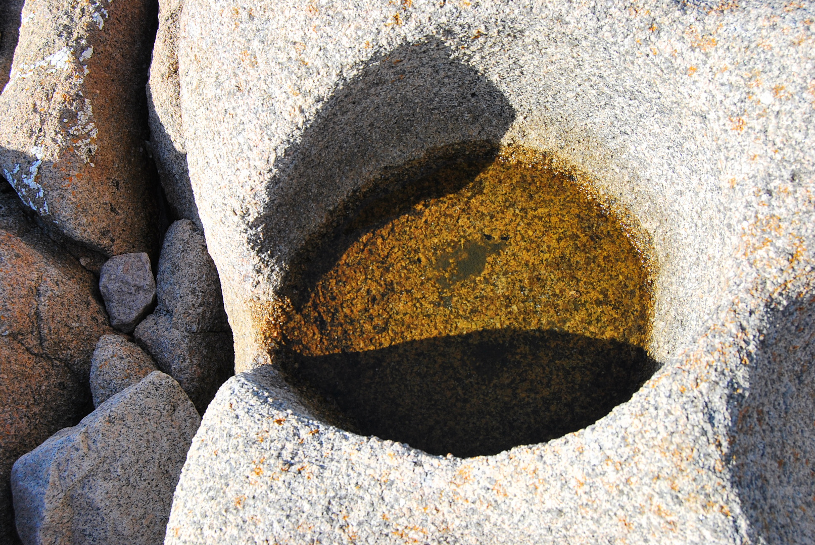 el agua y la roca