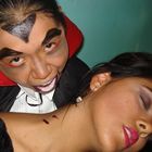 El ataque de un vampiro vs chica sexy!!!