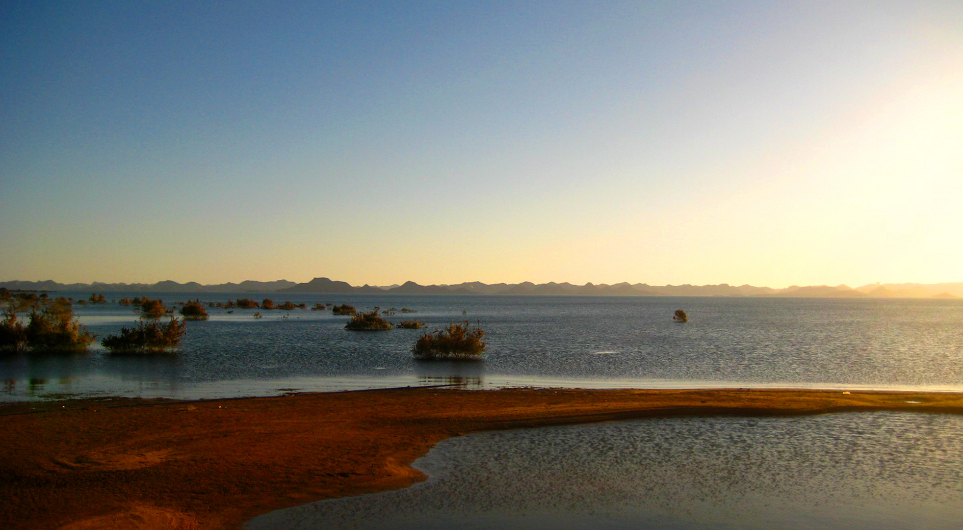 El atardecer en el Lago Nawser