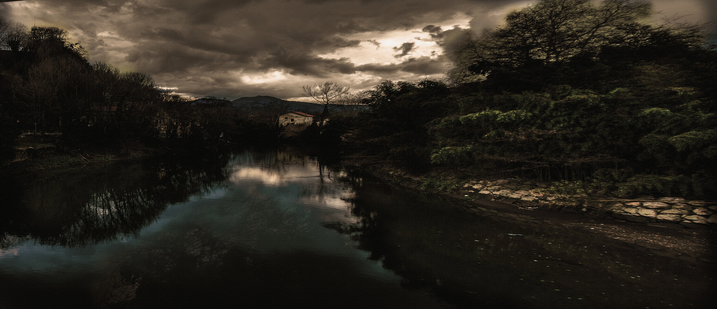 El atardecer en el río