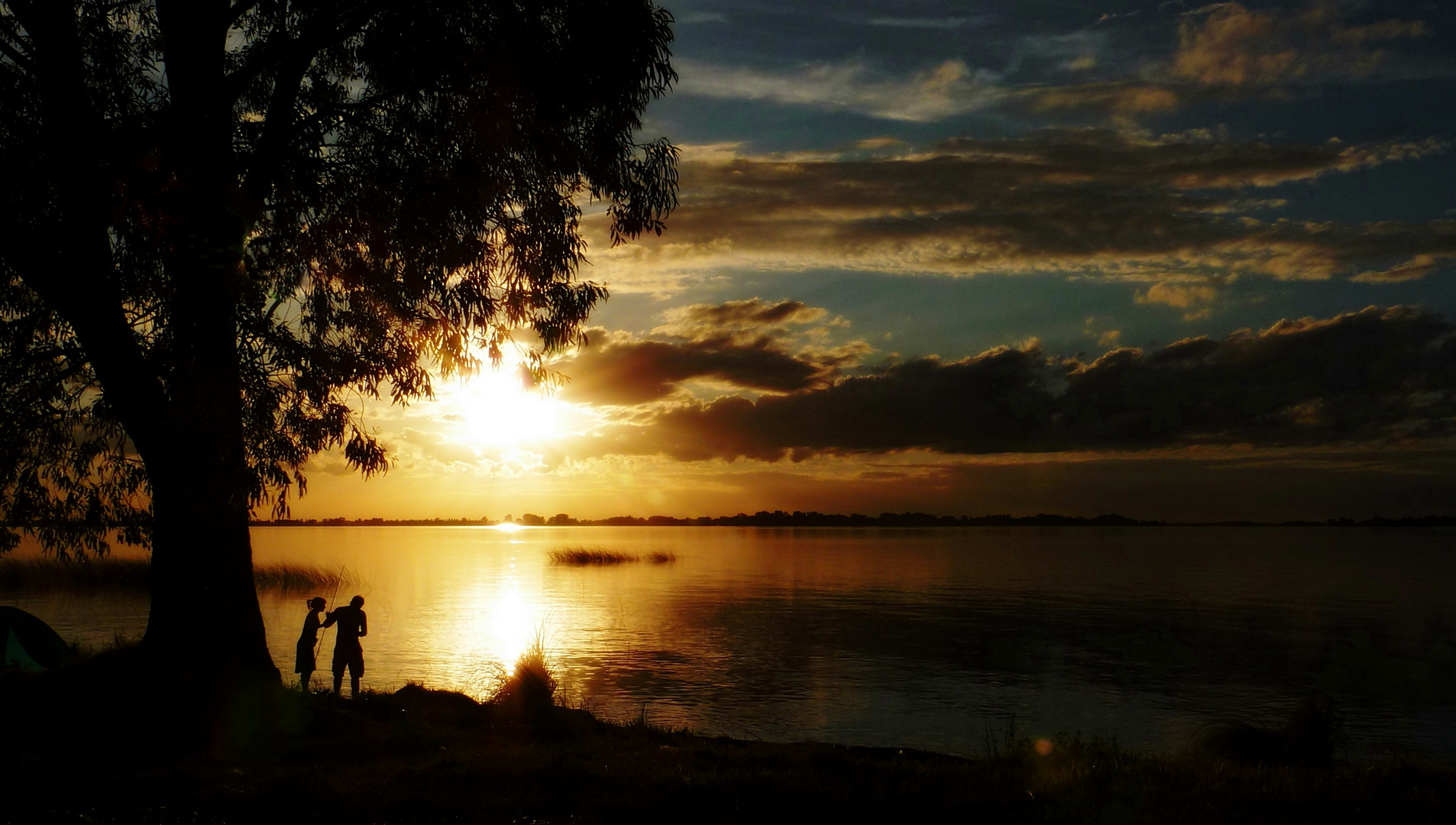 el atardecer en la laguna