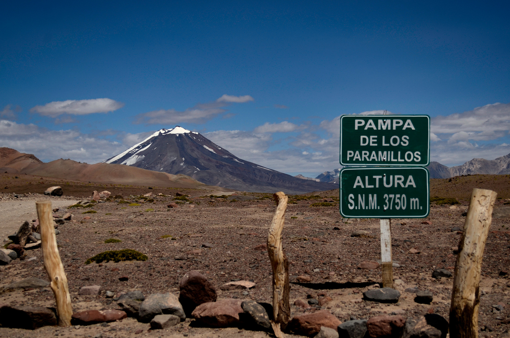 el camino que lleva al volcán