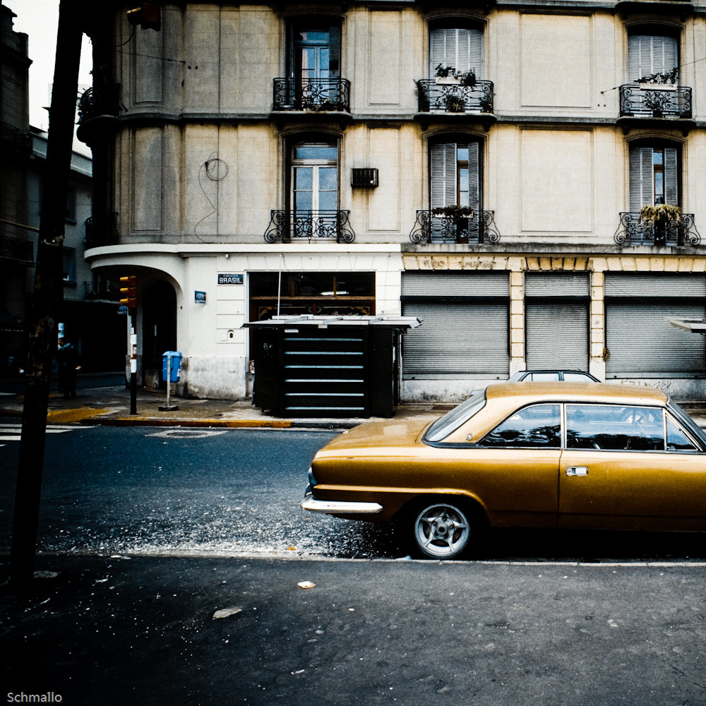 El Carro En Avenida Brasil