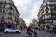 ...el ciclista de Paris...