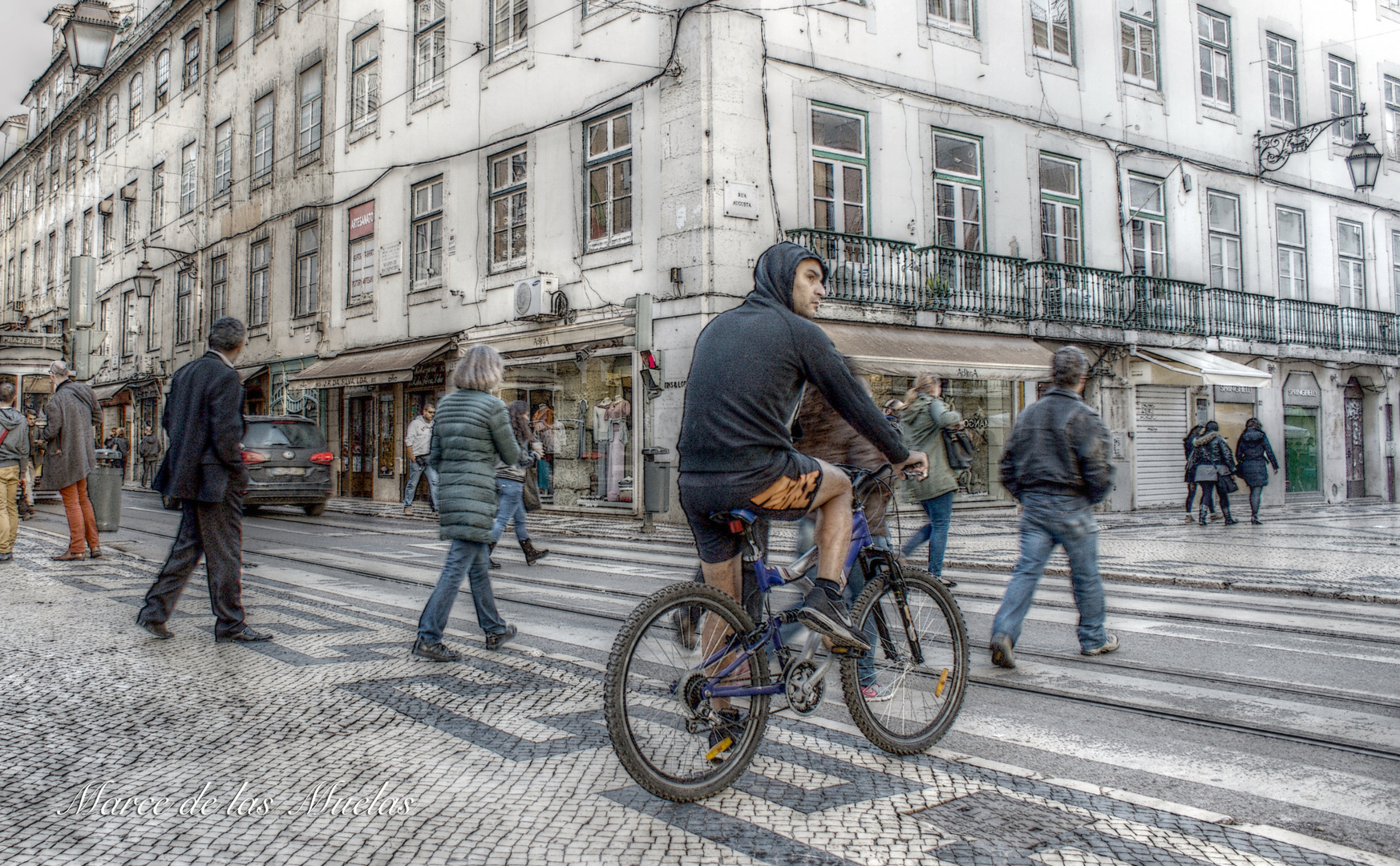 ...el ciclista encapuchado...