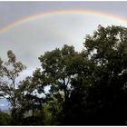 El cielo viste con cinta de colores