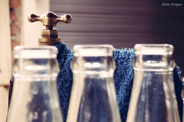 EL DE LA MONTERA DORADA Y EL CAPOTE AZUL