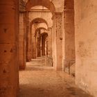 El Djem - Amphitheater: Die Rundbögen beim Gewitter