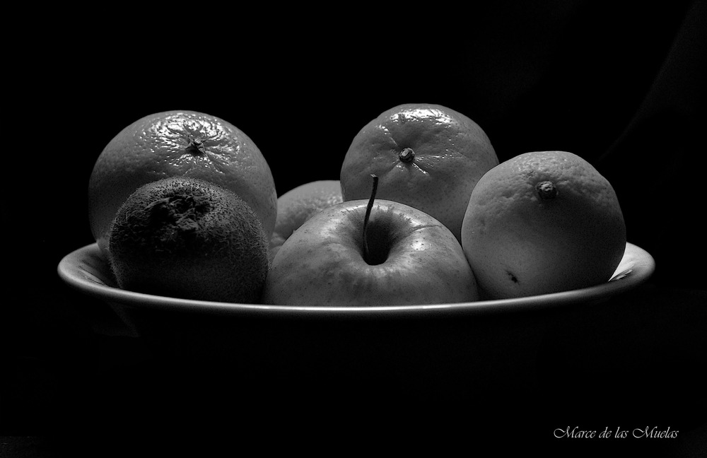 ...el frutero oscuro...en BN...