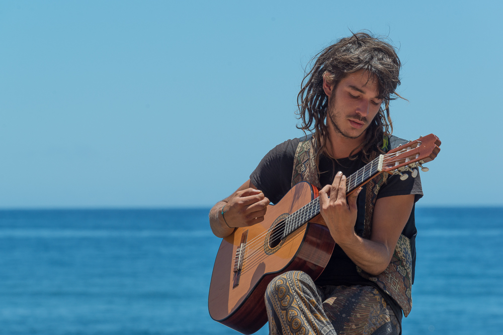 el guitarrista frente al mar (der Gitarrist am Meer)