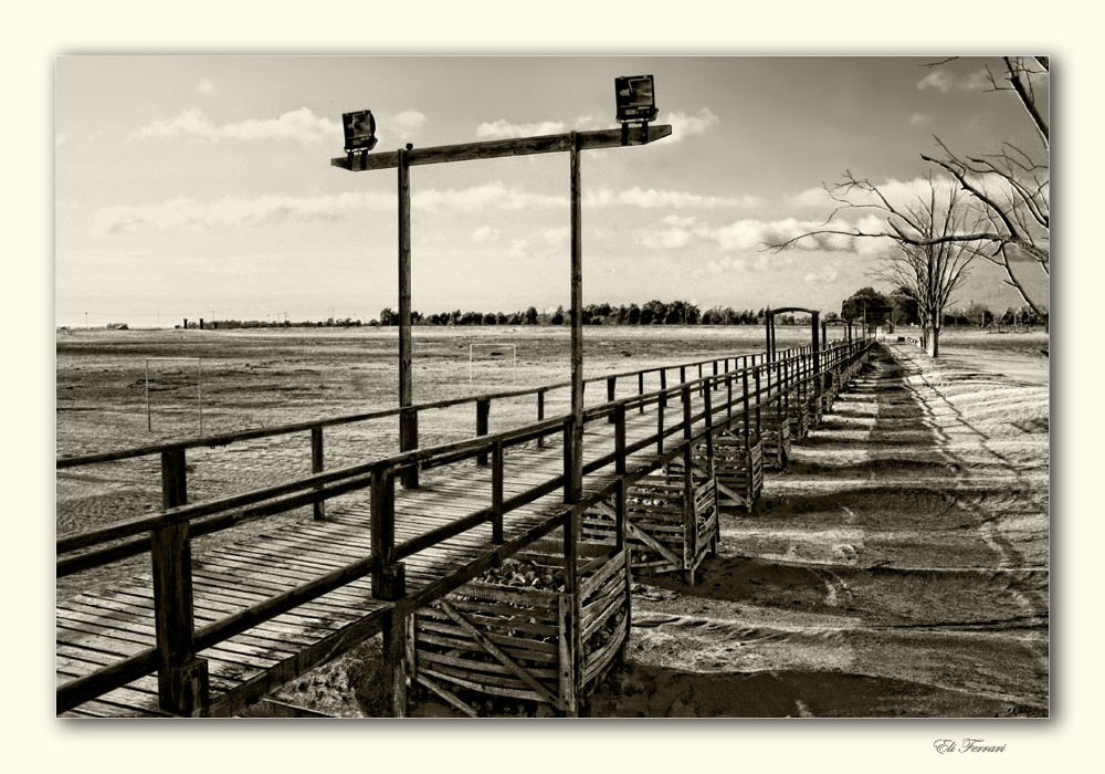 El largo puente de madera