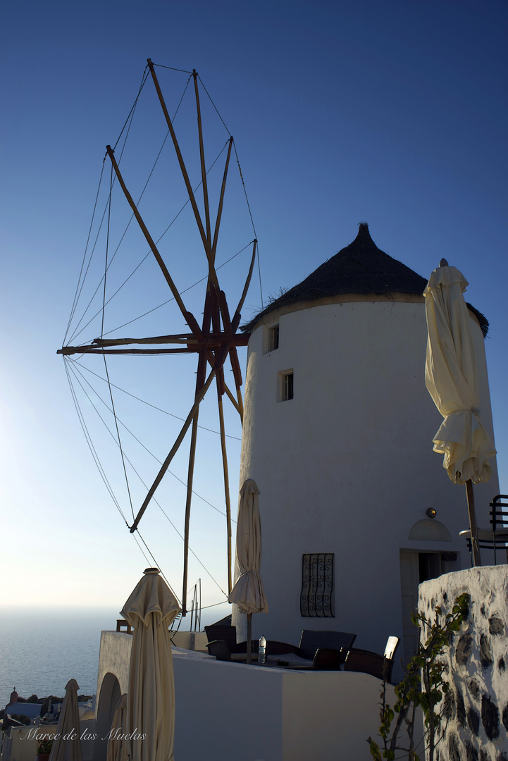 ...el molino de Oia...