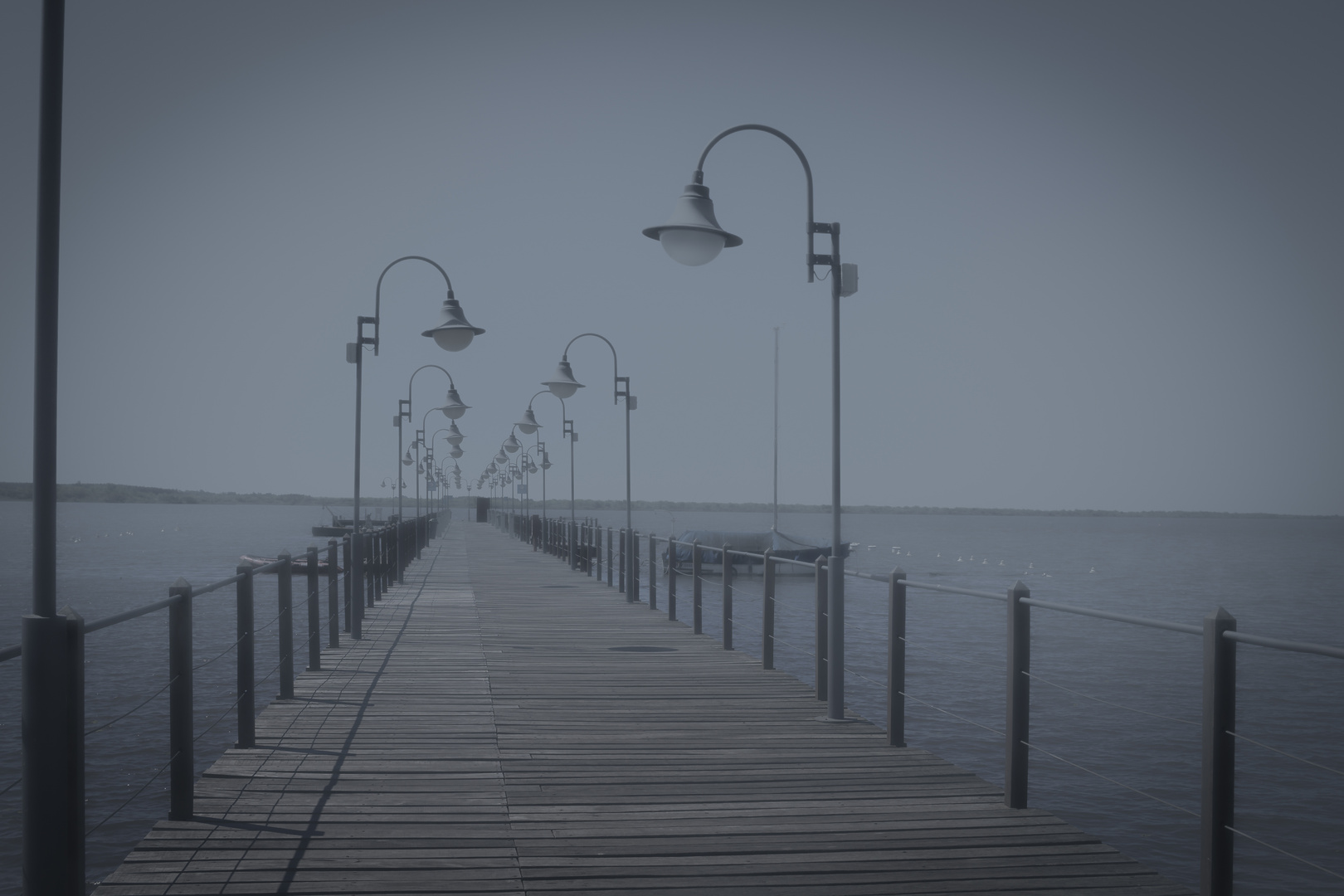 El muelle y las farolas