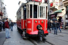 ...el niño del tranvia...