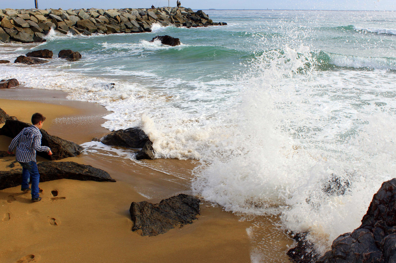 EL NIÑO Y EL MAR