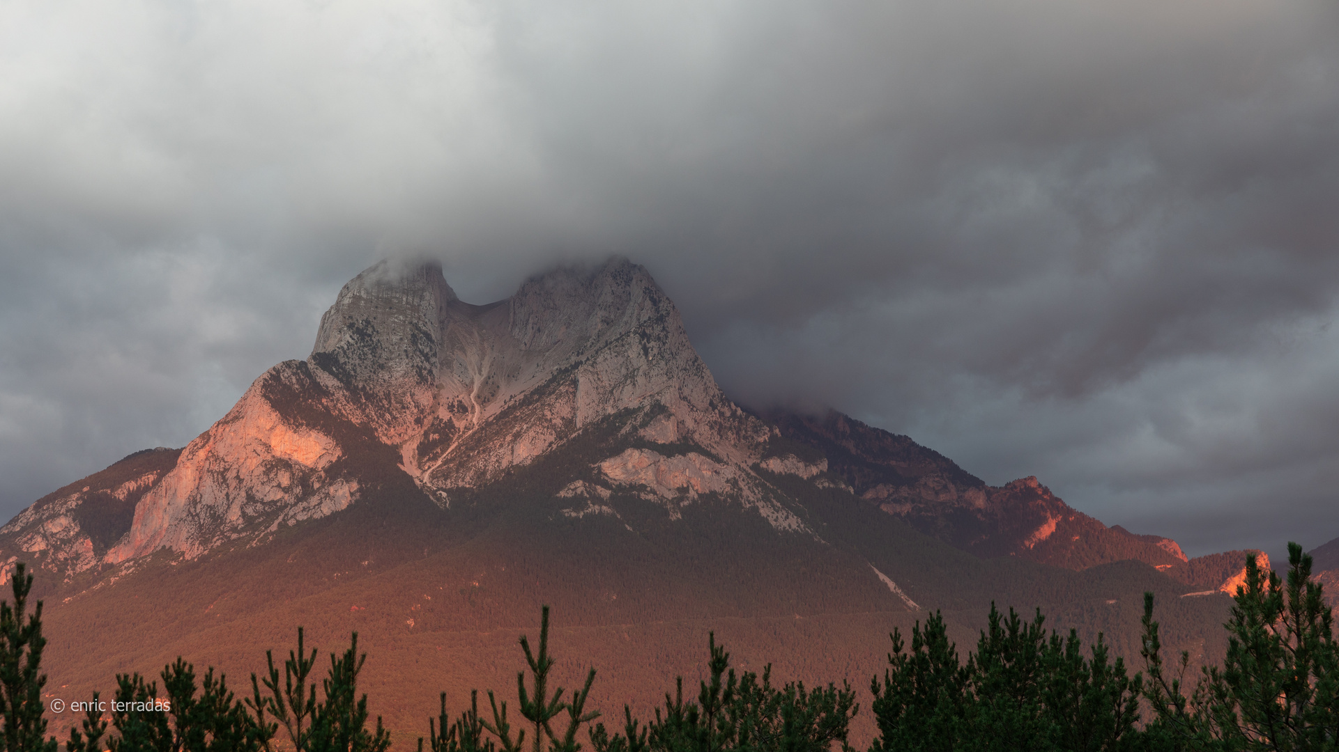 El Pedreforca de bon matí.