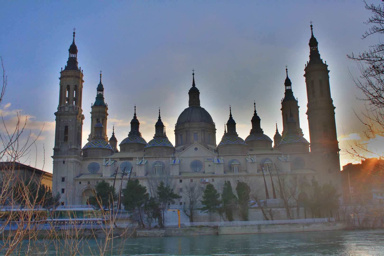 El Pilar desde atras