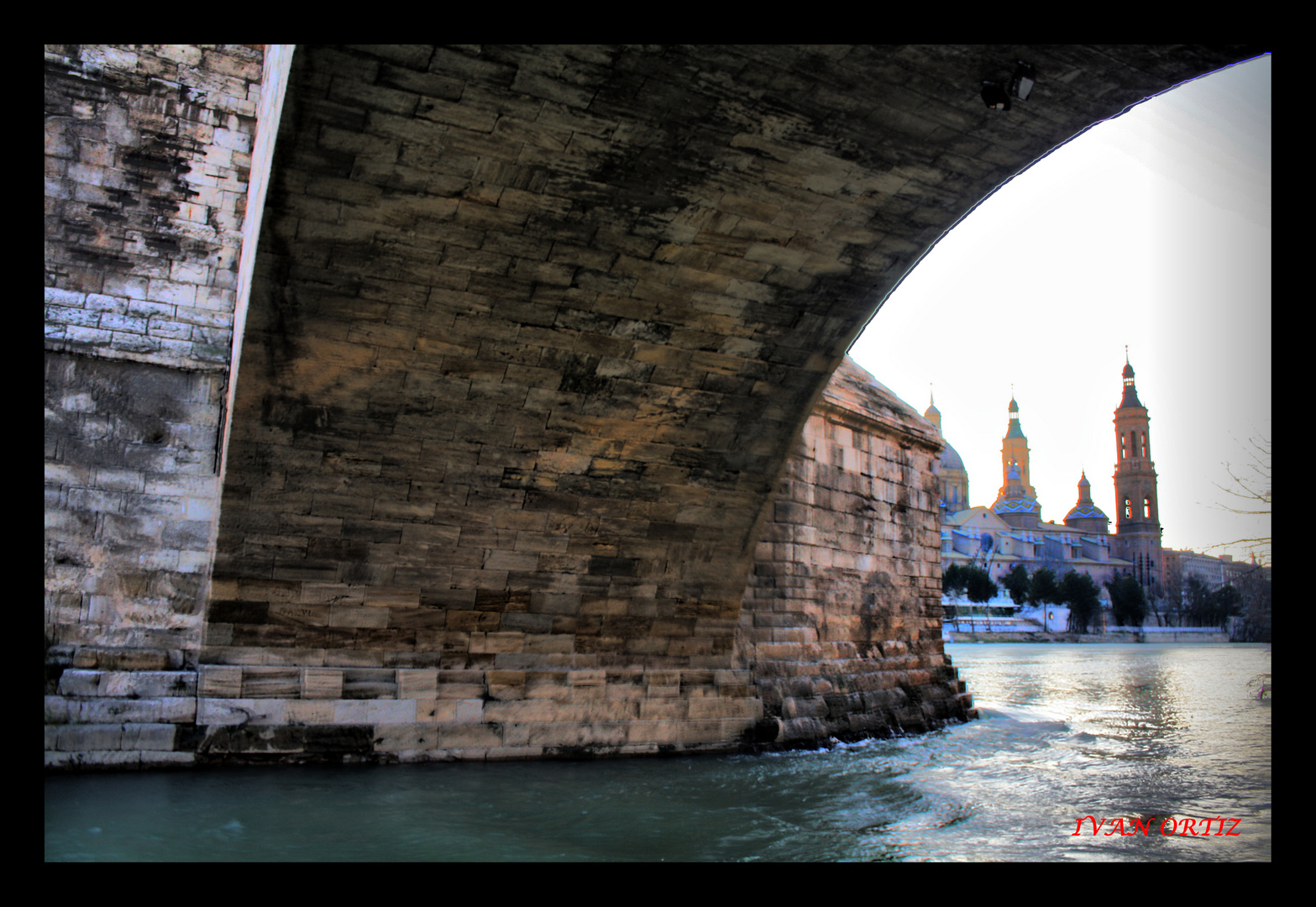 El Pilar desde El Puente de Piedra