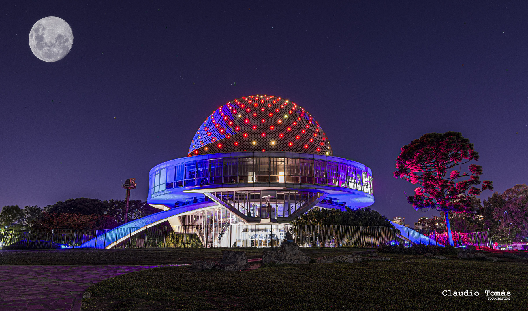 El planetario y luna