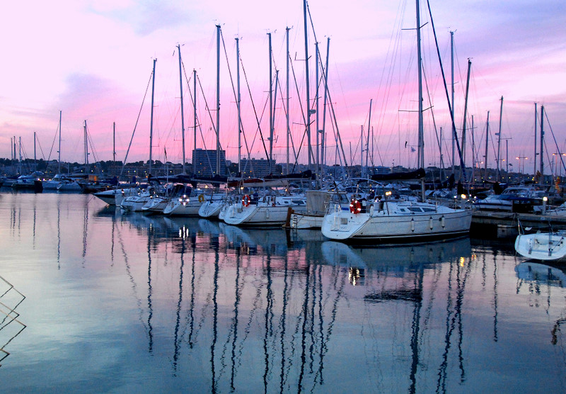 el port es vesteix de tons rosats