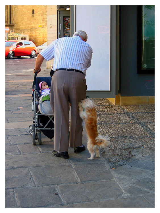 El príncipe destronado y el abuelo pluriempleado