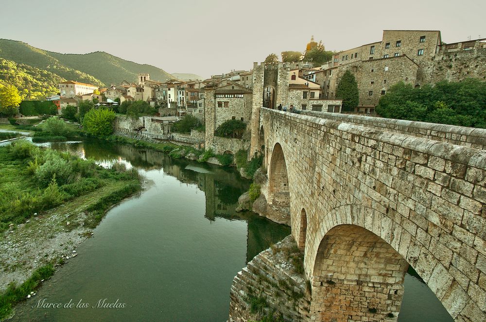 ...el puente de Besalú...