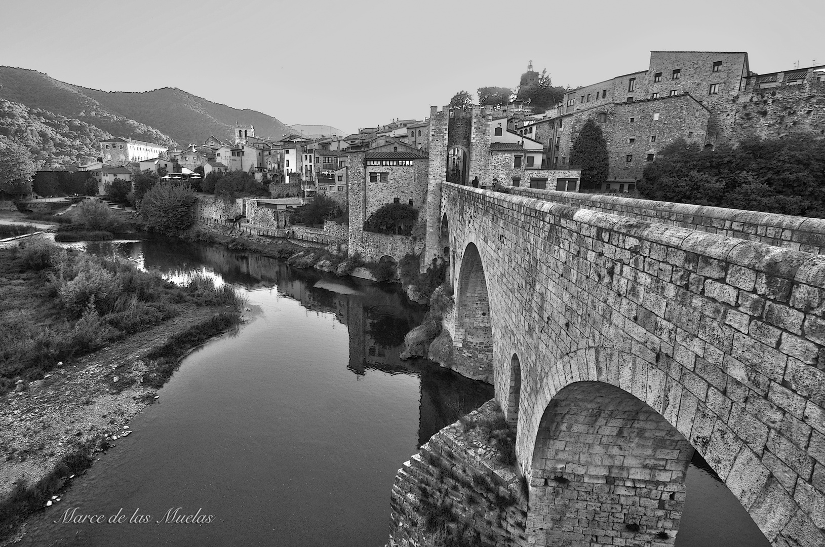 ...el puente de Besalú...en BN...