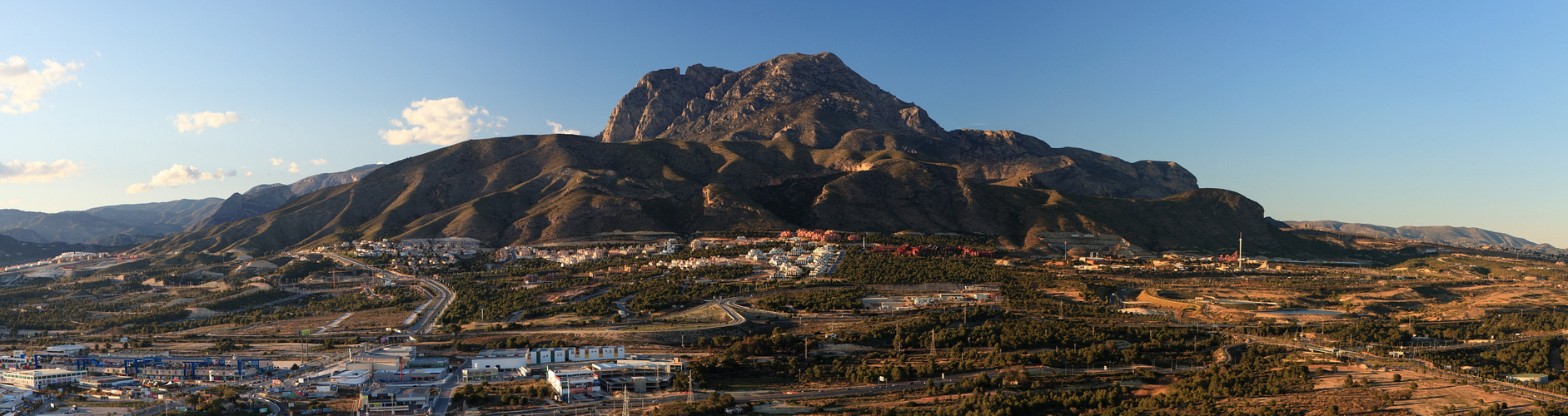 El puig campana visto desde Benidorm