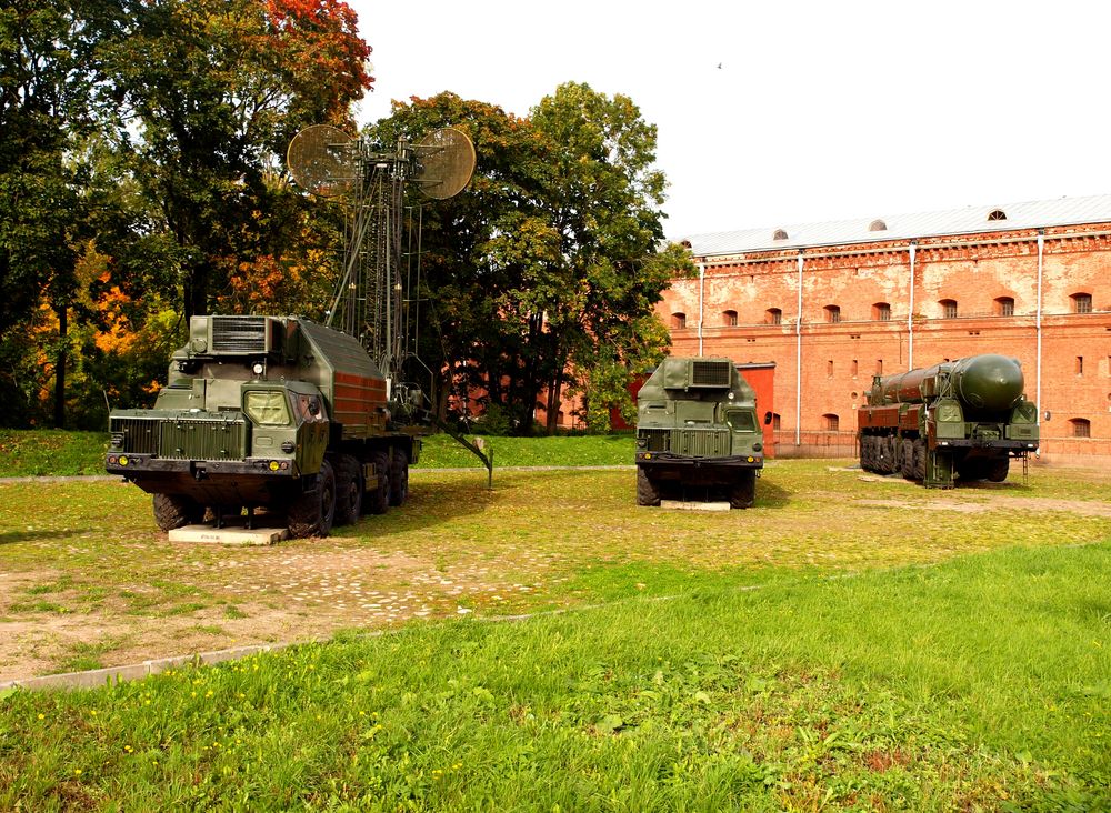 EL REGRESO DE LA GUERRA FRIA I ( MUSEO MILITAR DE S. PETESBURGO )