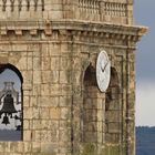 EL RELOJ DE LA TORRE DE MI PUEBLO SIEMPRE MARCA LAS 10,10 HORAS, COMO EN LOS ANUNCIOS DE RELOJES