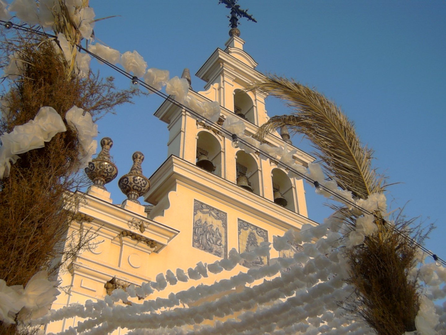 El Rocio - geschmückte Kirche am Hochzeitstag