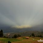 El sol iluminando a traves de las nubes