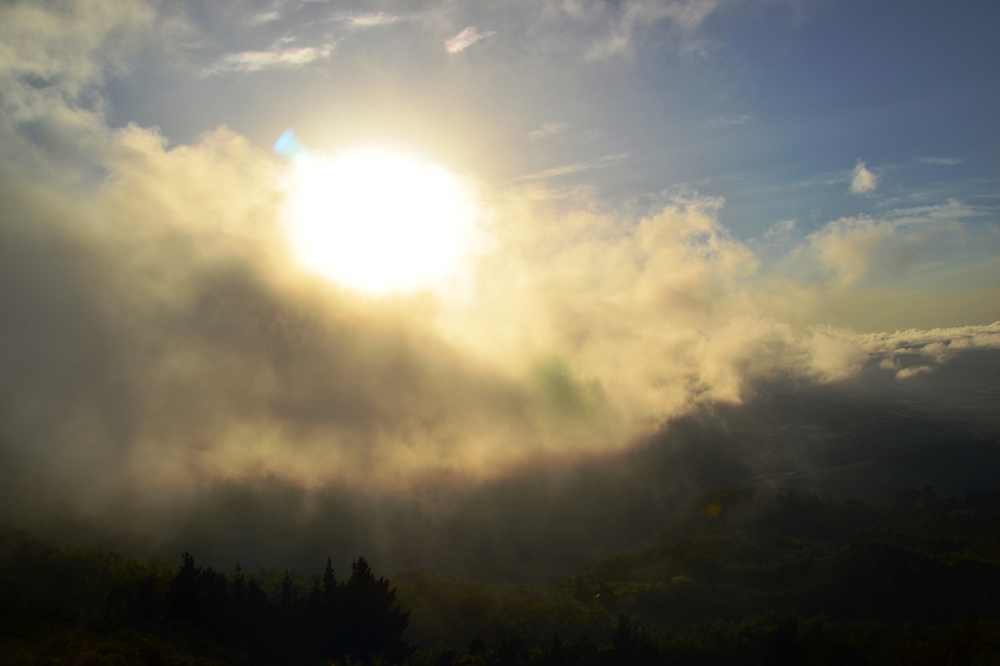 El sol queriendo participar